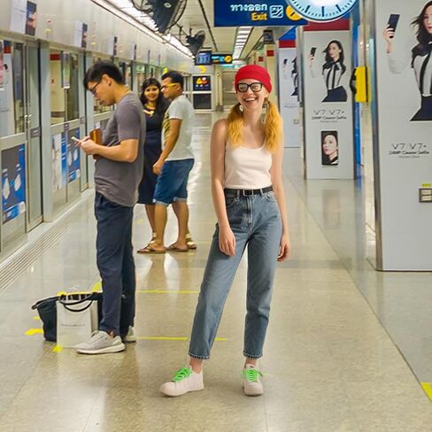 4 Pcs Halloween Subway Girl Costume Include Red Beanies Square Eyeglasses Black Belt Green Shoelaces for Women Halloween Party in Saudi Arabia