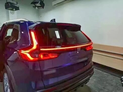 مصباح ليد خلفي خلفي من خلال مصباح ضوء الفرامل يناسب هوندا CRV CR-V 2023 2024 2025 in Saudi Arabia
