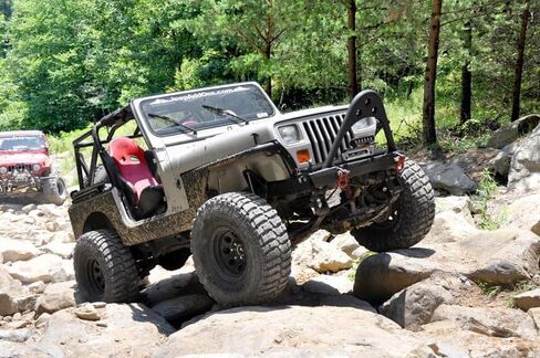 طقم رفع Rough Country 4 بوصات لسيارة جيب رانجلر YJ 87-95 | مقود كهربائي - 620N2 in Saudi Arabia