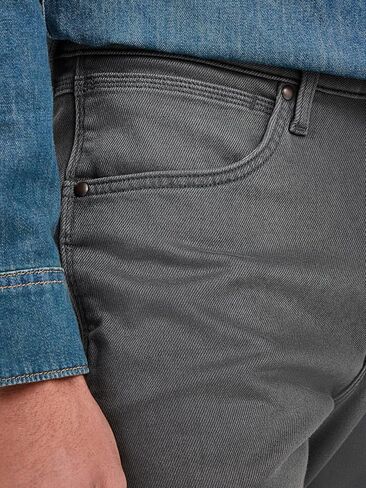 Wrangler Men's Peak Comfort Stretch Twill Jean in Saudi Arabia