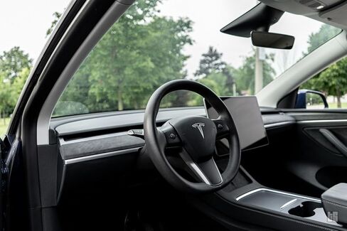 Tesloid.com أغطية لوحة القيادة وأغطية الأبواب لـ Tesla Model 3 وY (Alcantara/Suede) in Kuwait