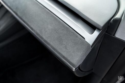 Tesloid.com أغطية لوحة القيادة وأغطية الأبواب لـ Tesla Model 3 وY (Alcantara/Suede) in Kuwait