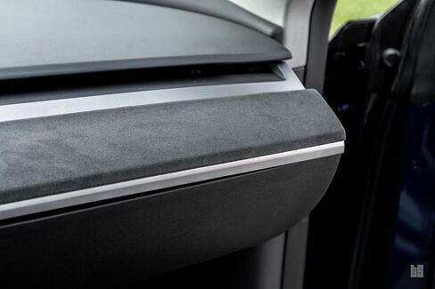 Tesloid.com أغطية لوحة القيادة وأغطية الأبواب لـ Tesla Model 3 وY (Alcantara/Suede) in Kuwait
