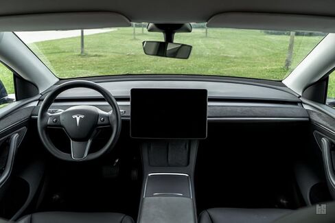 Tesloid.com أغطية لوحة القيادة وأغطية الأبواب لـ Tesla Model 3 وY (Alcantara/Suede) in Kuwait