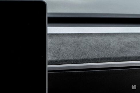 Tesloid.com أغطية لوحة القيادة وأغطية الأبواب لـ Tesla Model 3 وY (Alcantara/Suede) in Kuwait