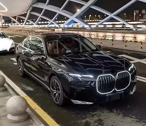 لسيارات BMW 7 Series G70 2023 2024 2025 لمعان أسود LED المصد الأمامي شواء مصبغة in Saudi Arabia