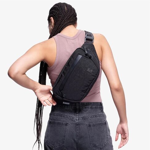 حقيبة كتف Sabin من شركة Chrome Industries للرجال والنساء - حجرة رئيسية كبيرة، مواد معاد تدويرها خفيفة الوزن وإبزيم معدني قابل للتعديل - 6 لتر، أسود in Kuwait