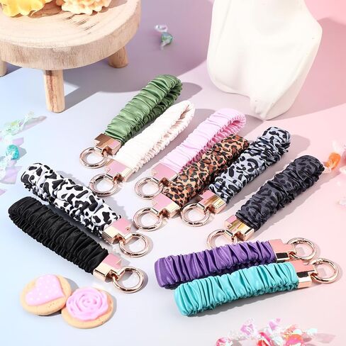 محفظة مفاتيح Scrunchie لطيفة للنساء والرجال - حامل مفاتيح سيارة قابل للتمدد مع حلقة على شكل حرف D للصالة الرياضية والتسوق والسفر in Kuwait