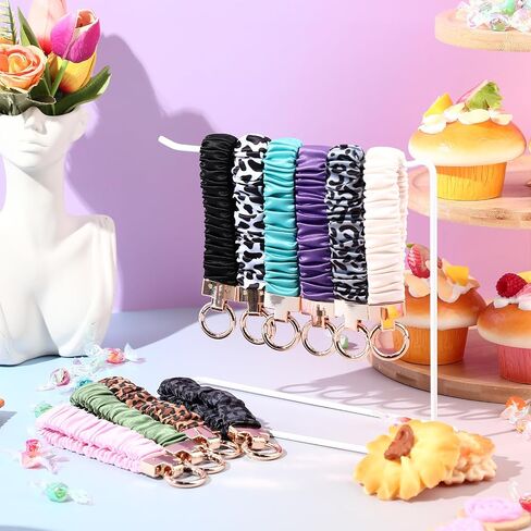 محفظة مفاتيح Scrunchie لطيفة للنساء والرجال - حامل مفاتيح سيارة قابل للتمدد مع حلقة على شكل حرف D للصالة الرياضية والتسوق والسفر in Kuwait