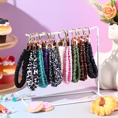 محفظة مفاتيح Scrunchie لطيفة للنساء والرجال - حامل مفاتيح سيارة قابل للتمدد مع حلقة على شكل حرف D للصالة الرياضية والتسوق والسفر in Kuwait