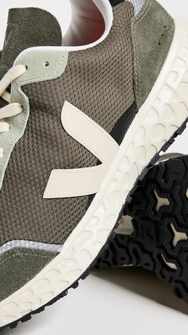 Veja Men's Condor Royale Alveomesh Sneakers in Saudi Arabia