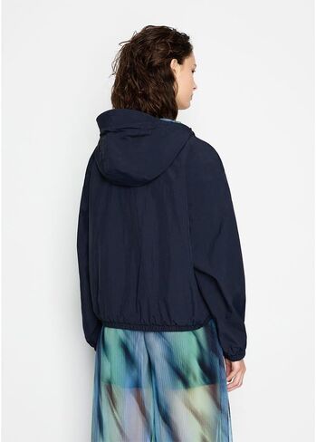 سترة أوشن ويفز من النايلون المجعد بغطاء للرأس للنساء من أرماني إكستشينج in Kuwait