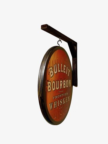 علامة حانة بوربون ويسكي Bulleit Bourbon بقطر 15 بوصة علامة خشبية ودعامة تعليق على الحائط in Saudi Arabia