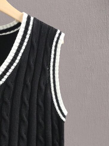 سترة OYOANGLE للرجال من نسيج كابل متماسكة على طراز Preppy مخططة على شكل حرف V ورقبة على شكل حرف V بدون أكمام in Kuwait