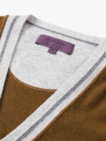 سترة صوف ميرينو 100% فائقة النعومة للرجال بأزرار وفتحة متباينة وجيبين كاجوال وأكمام طويلة in Kuwait