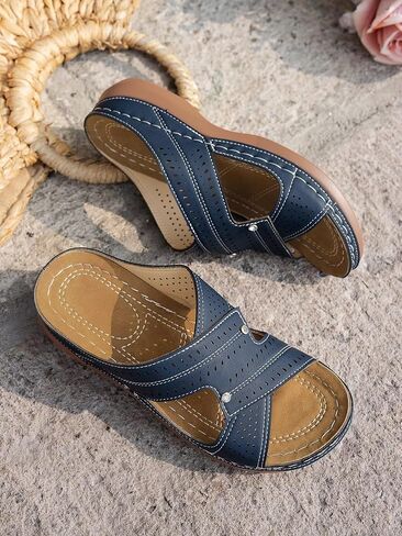 Women Slipper Perfect for Summer Beach, Vacation & Casual Wear Gift Stylish Outer Wear Women Beach Sandals Slippers in Saudi Arabia