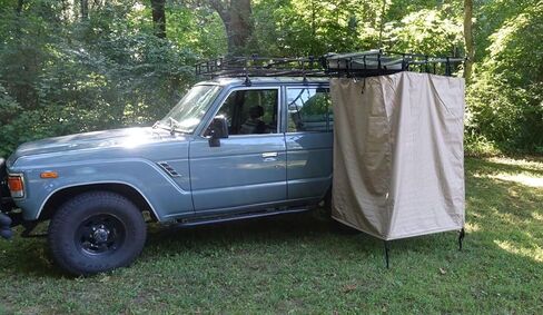 خيمة استحمام/خصوصية مثبتة على الطريق العالمي في الهواء الطلق in Kuwait