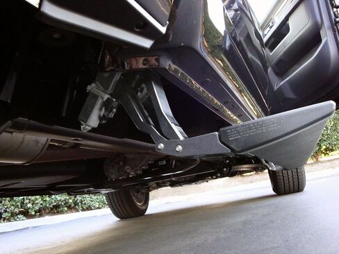 Fit 2023-2025 LR Defender 110 Deployable Electric Running Boards Side Step in Saudi Arabia