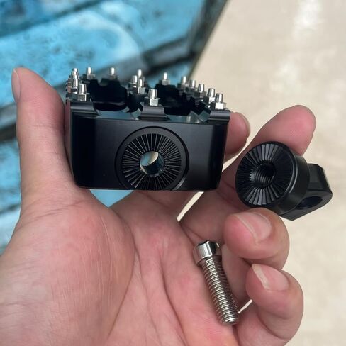 Real Anti-Skid CNC Wide Fat Footpegs Foot Pegs 360°Rotating MX Custom Chopper Bobber Style Footrests For Harley Dyna Sportster Fatboy Iron 883 in Kuwait