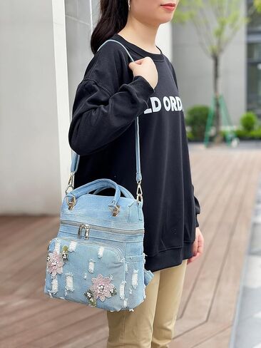 حقيبة ظهر من قماش الدنيم المغسول للنساء Y2K، حقيبة ظهر للسيدات، حقيبة كتف كاجوال مطرزة بالزهور، حقائب كتف من الجينز الأزرق (أزرق فاتح) in Kuwait