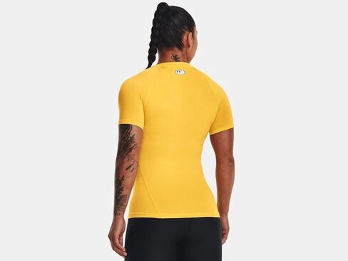 تي شيرت نسائي مضغوط بأكمام قصيرة من Under Armour، مقاس متوسط in Saudi Arabia