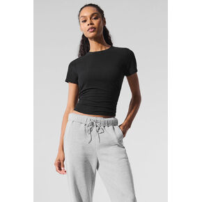 تي شيرت Alo Yoga مضلع Sea Coast - أسود in Kuwait