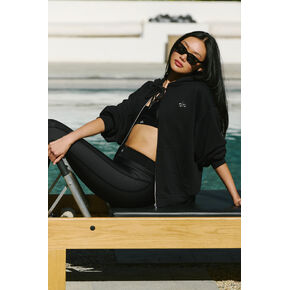 Alo Yoga Accolade هودي بسحاب كامل - أسود in Kuwait