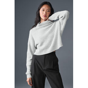 بلوفر Alo Yoga Cashmere Plush ذو الياقة المدورة - رمادي رياضي منقط in Kuwait