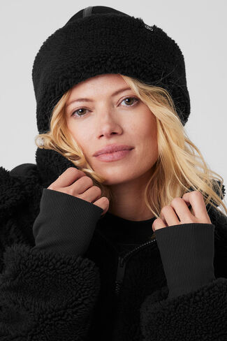 قبعة Alo Yoga Winterfun Zhivago - أسود - أسود / مقاس واحد in Kuwait