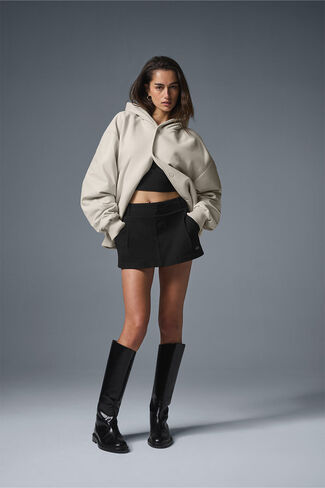 جاكيت بومبر بغطاء رأس من Alo Yoga Select - عظمة in Kuwait