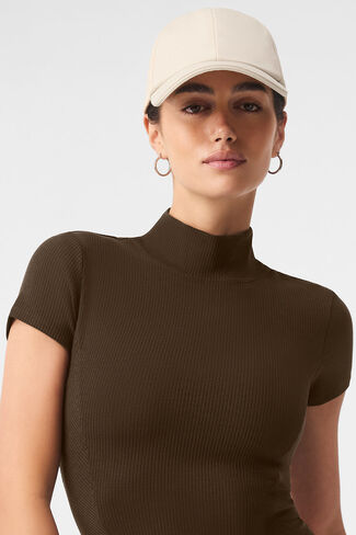Alo Yoga Satin Off-Duty Cap - Creme - Creme / One Size in Kuwait