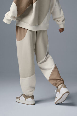 Alo Yoga Make Waves Sweatpant - Ivory/Bone/Gravel in Kuwait