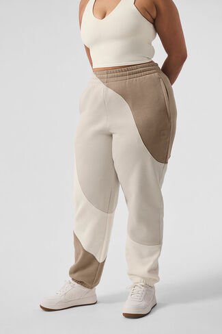 Alo Yoga Make Waves Sweatpant - Ivory/Bone/Gravel in Kuwait