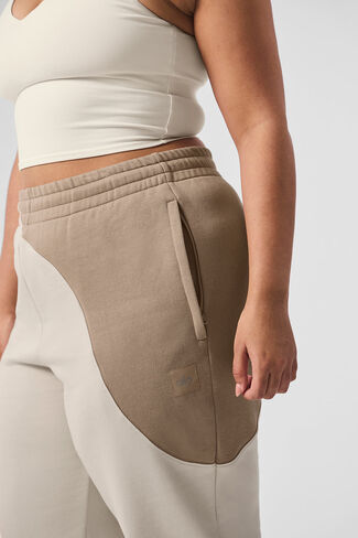 Alo Yoga Make Waves Sweatpant - Ivory/Bone/Gravel in Kuwait