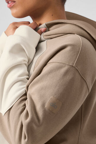 سترة Alo Yoga Make Waves - عاجي/عظم/حصى in Kuwait