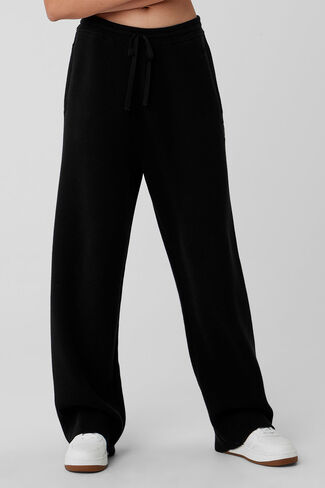 Alo Yoga Scholar Straight Leg Sweatpant - Black in Kuwait