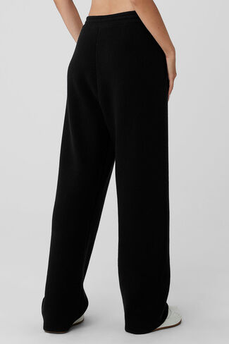 Alo Yoga Scholar Straight Leg Sweatpant - Black in Kuwait