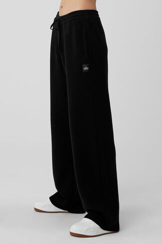 Alo Yoga Scholar Straight Leg Sweatpant - Black in Kuwait