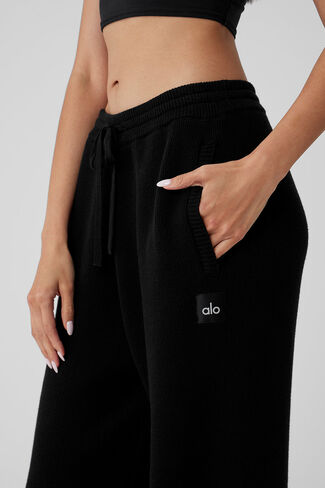 Alo Yoga Scholar Straight Leg Sweatpant - Black in Kuwait