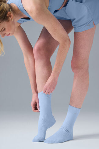 Alo Yoga Unisex Half-Crew Understated Sock - Seashell Blue in Saudi Arabia