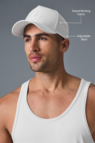 Alo Yoga Performance District Trucker Hat - White - White / One Size in Kuwait