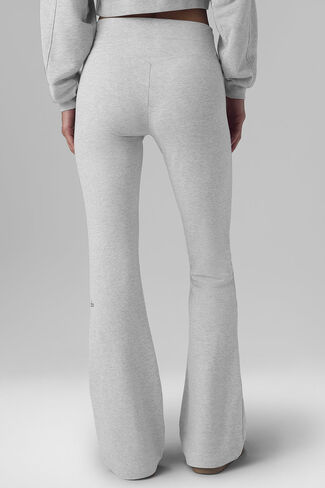 بنطال رياضي Alo Yoga Sway Bootcut - رمادي رياضي منقط in Kuwait