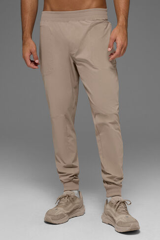 Alo Yoga Co-Op Pant (Long) - Gravel in Saudi Arabia