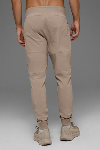 Alo Yoga Co-Op Pant (Long) - Gravel in Saudi Arabia