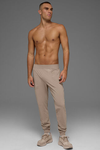 Alo Yoga Co-Op Pant (Long) - Gravel in Saudi Arabia