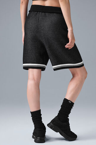 سترة رياضية من Alo Yoga مقاس 7 بوصات لكرة السلة - أسود in Kuwait