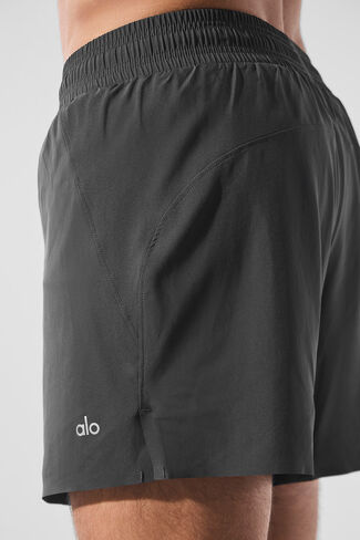 شورت الجري Alo Yoga 5 بوصة - أنثراسيت in Kuwait
