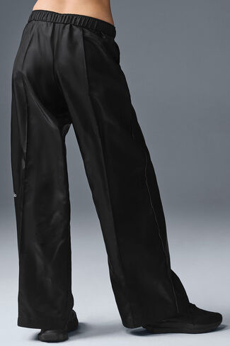 Alo Yoga Afterglow Wide Leg Track Pant - Black in Kuwait