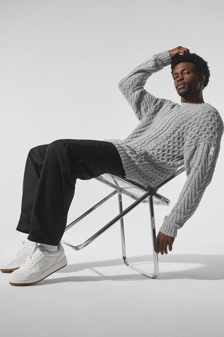 سترة Alo Yoga Cable Knit ذات رقبة دائرية - رمادي رياضي منقط in Kuwait