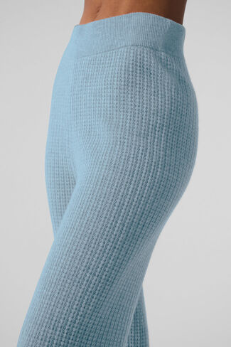 بنطلون وافل من القطيفة عالي الخصر من Alo Yoga Cashmere - أزرق سماوي منقط in Kuwait